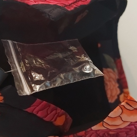 NWT Cupcakes and Cashmere Floral on Black Button Up Tank Size XS - Picture 7 of 8